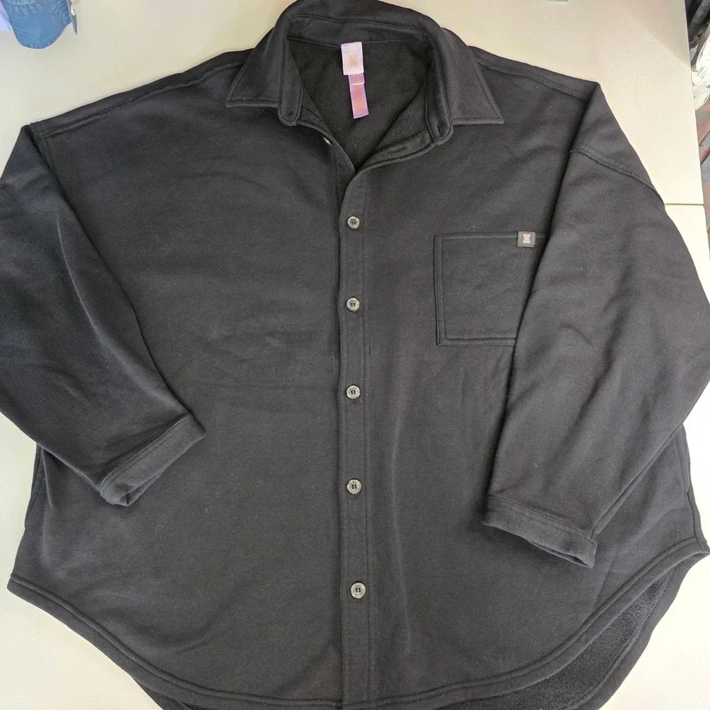 Savage X Fenty Black Oversized Button Up Sweatshirt  Size 8-12 W or‎ 38-40 Men